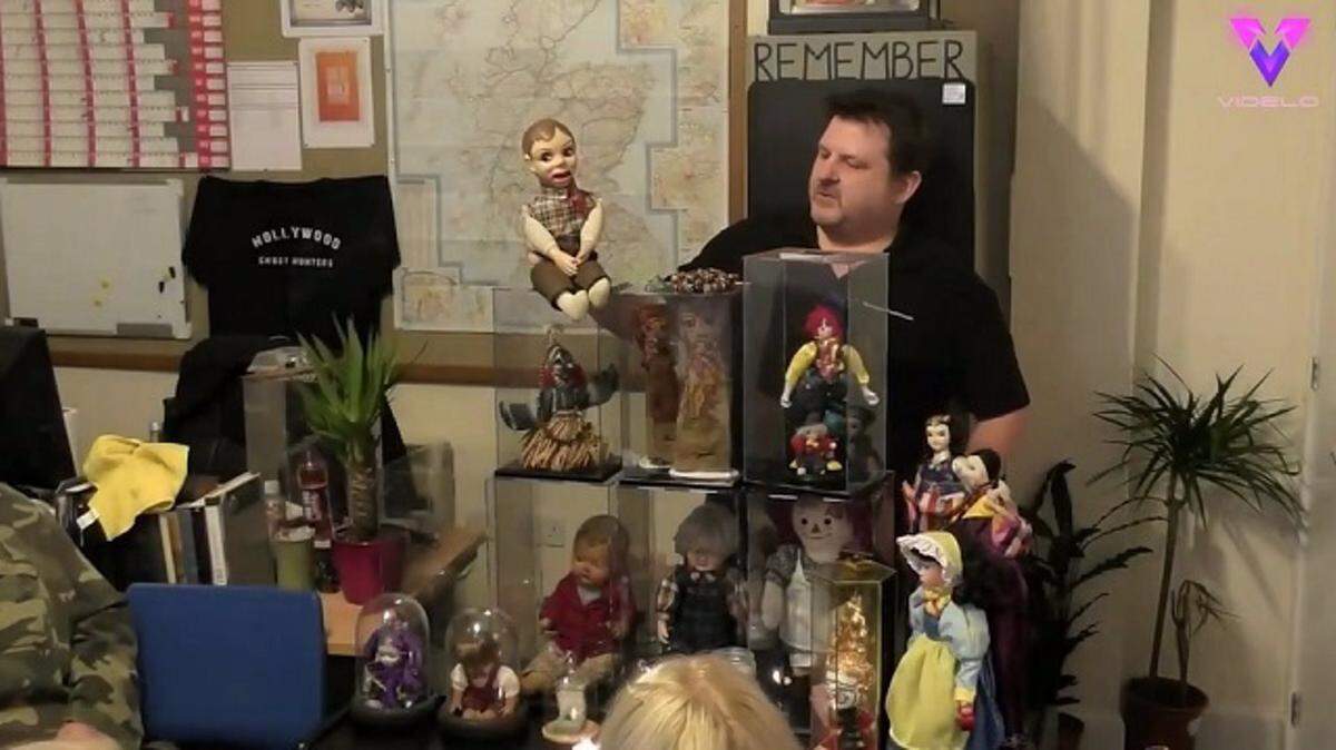 Muñeco de ventrílocuo habla. El hombre asegura que está embrujado. (Gregor Stewart)