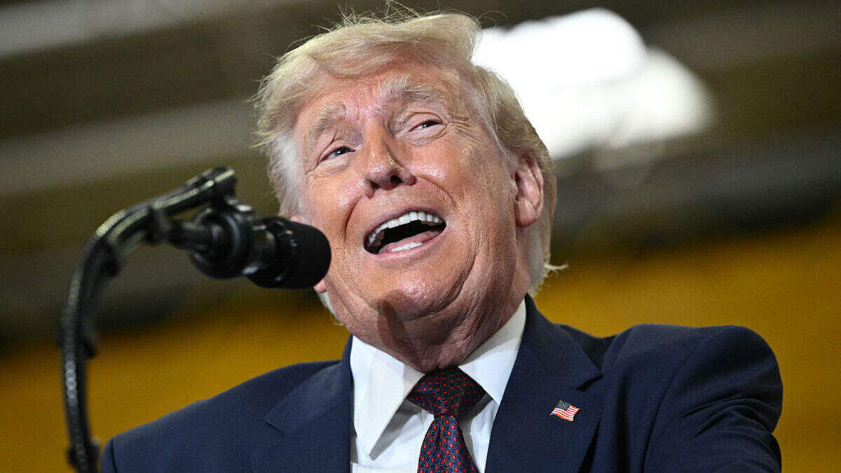 Donald Trump registró alrededor de $1,200 millones en ingresos procedentes de actividades con criptomonedas en 2025, según un cálculo realizado por la AFP a partir de documentos publicados el martes por la Oficina de Ética Gubernamental (OGE).
