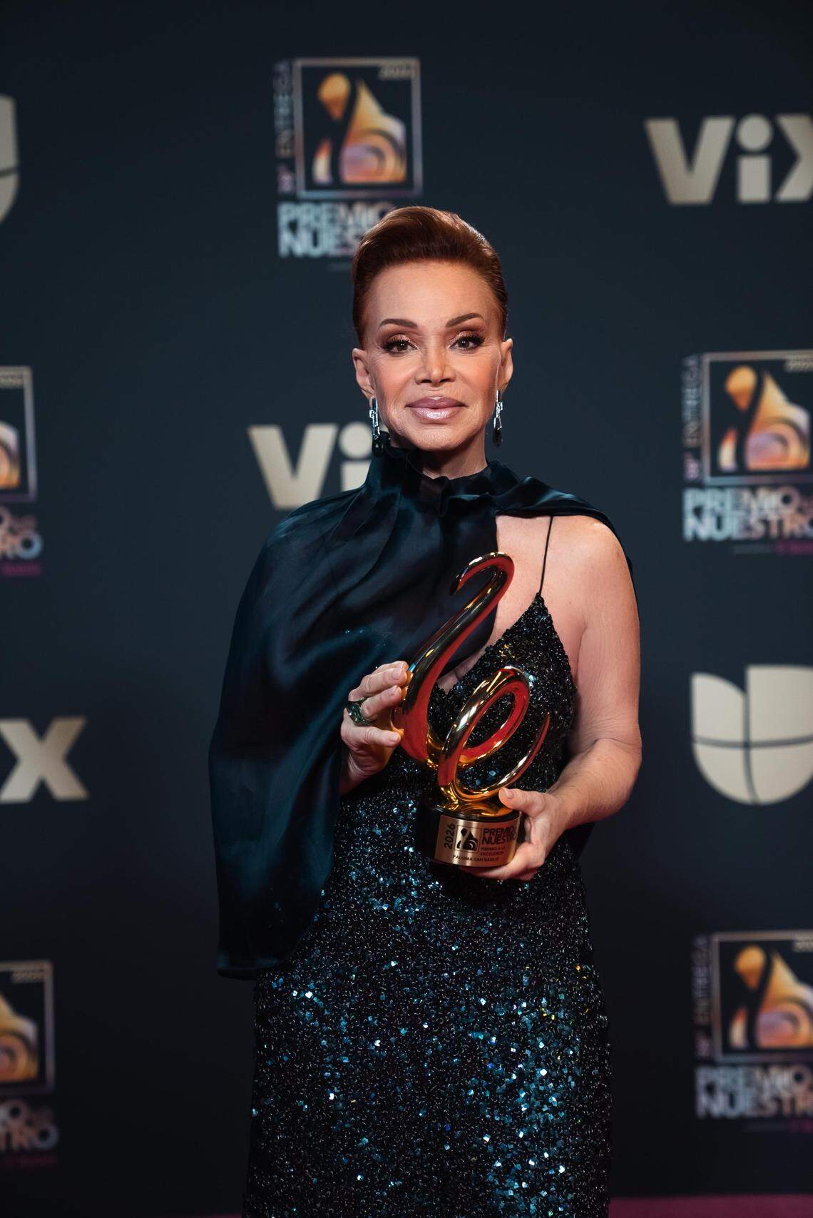 Paloma San Basilio recibió el Premio a la Excelencia durante Premios Lo Nuestro.