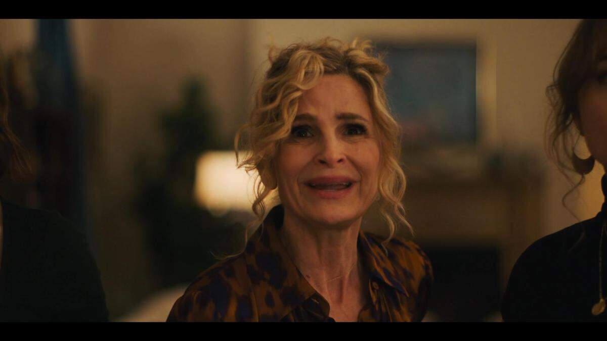 Coral Gables Art Cinema continúa la proyección de ‘Bad Shabbos’ (2024) que ocurre durante una cena de Shabat entre dos parejas cuando sucede un hecho inesperado y triste: un integrante fallece.