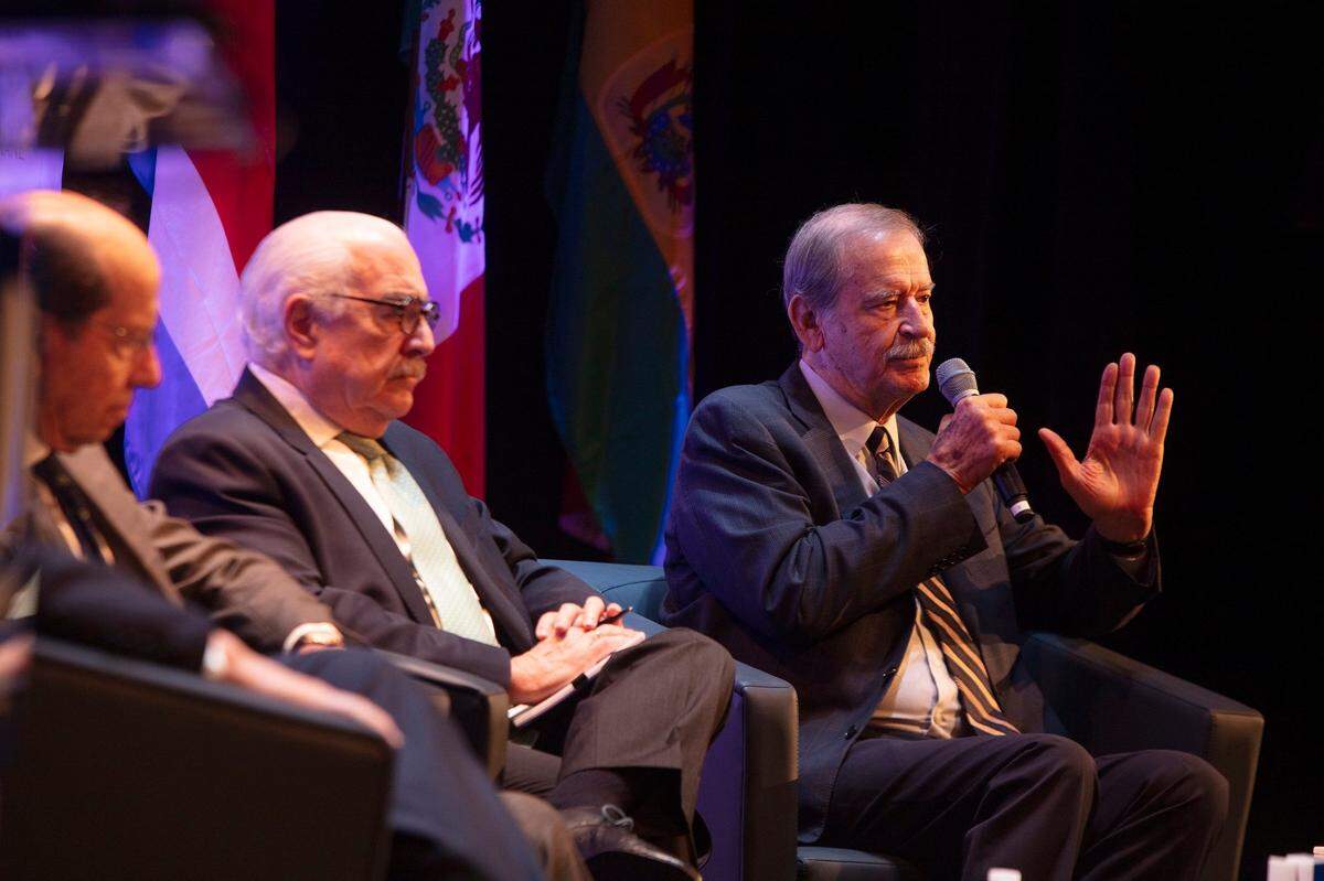 Vicente Fox, expresidente de México, habla durante el IX Diálogo Presidencial Democracia, Ciudadanía, Migración y Venezuela 2024 Panel de líderes globales en el Miami Dade College Wolfson Campus en Miami el jueves 17 de octubre de 2024.