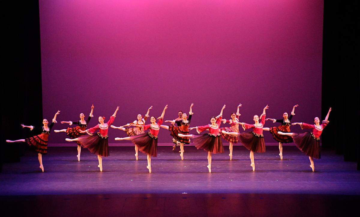 Arts Ballet Theatre presentará un fragmento de “Viva España”, obra de grupo de Vladimir Issaev, Director Artístico del grupo.
