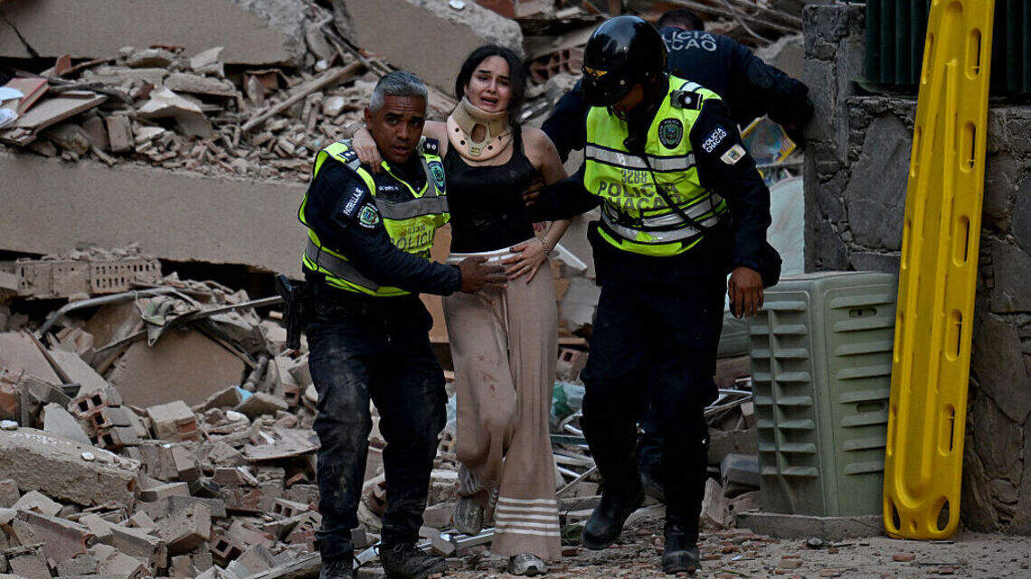Two powerful earthquakes shake Venezuela, setting off chaos in Caracas