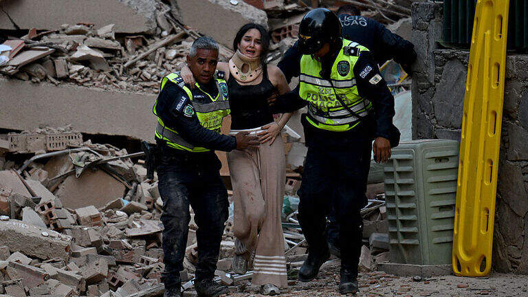 Two powerful earthquakes shake Venezuela, setting off chaos in Caracas