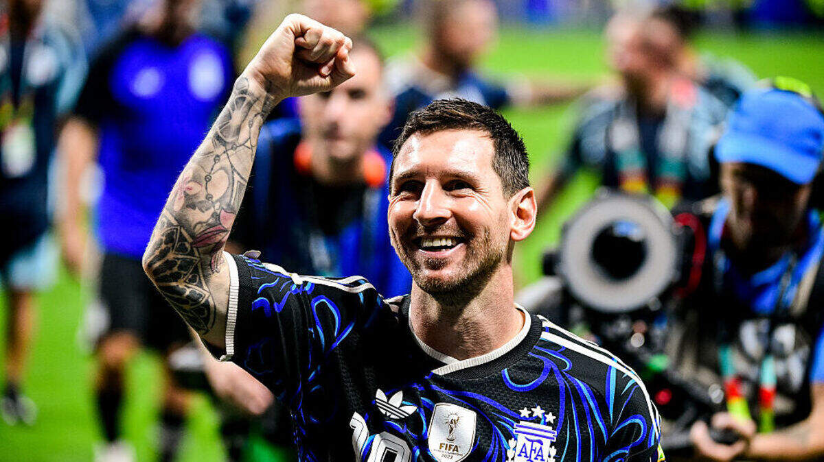 El astro de Argentina Lionel Messi celebra tras el triunfo ante Inglaterra en la semifinal de la Copa del Mundo, en el partido efectuado el 15 de julio de 2026 en Atlanta.