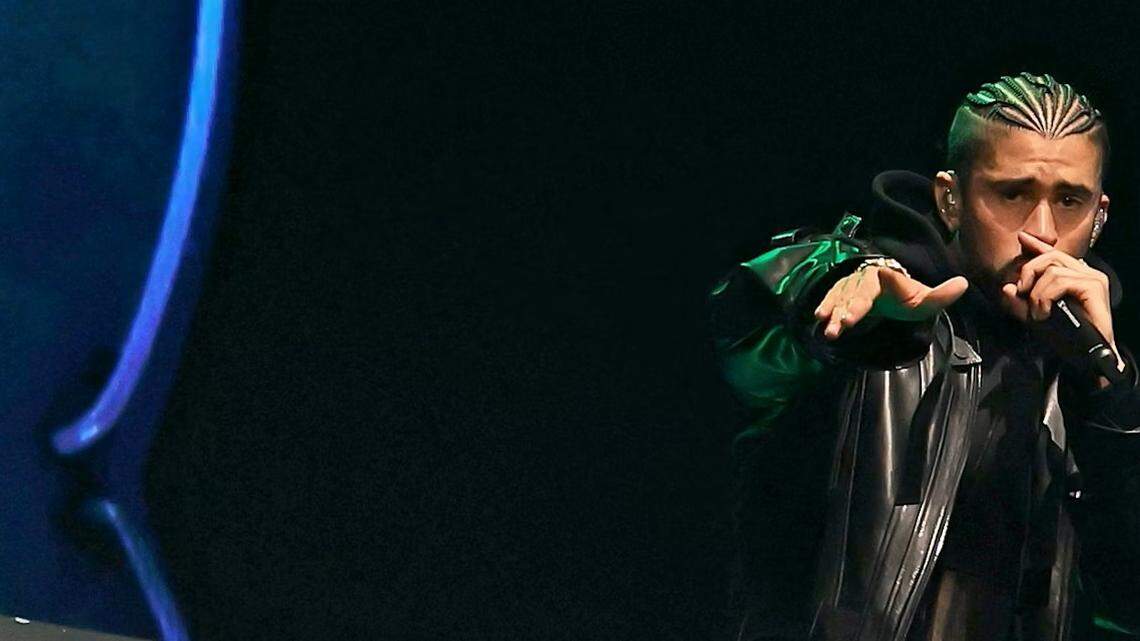 ¿Por qué los conservadores estadounidenses no quieren que Bad Bunny actúe en el Super Bowl?