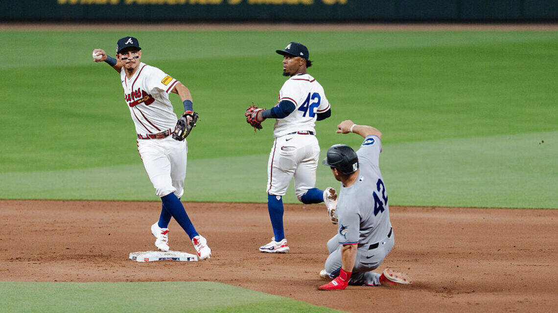 El pitcheo falla otra vez y los Marlins pierden la serie en Atlanta