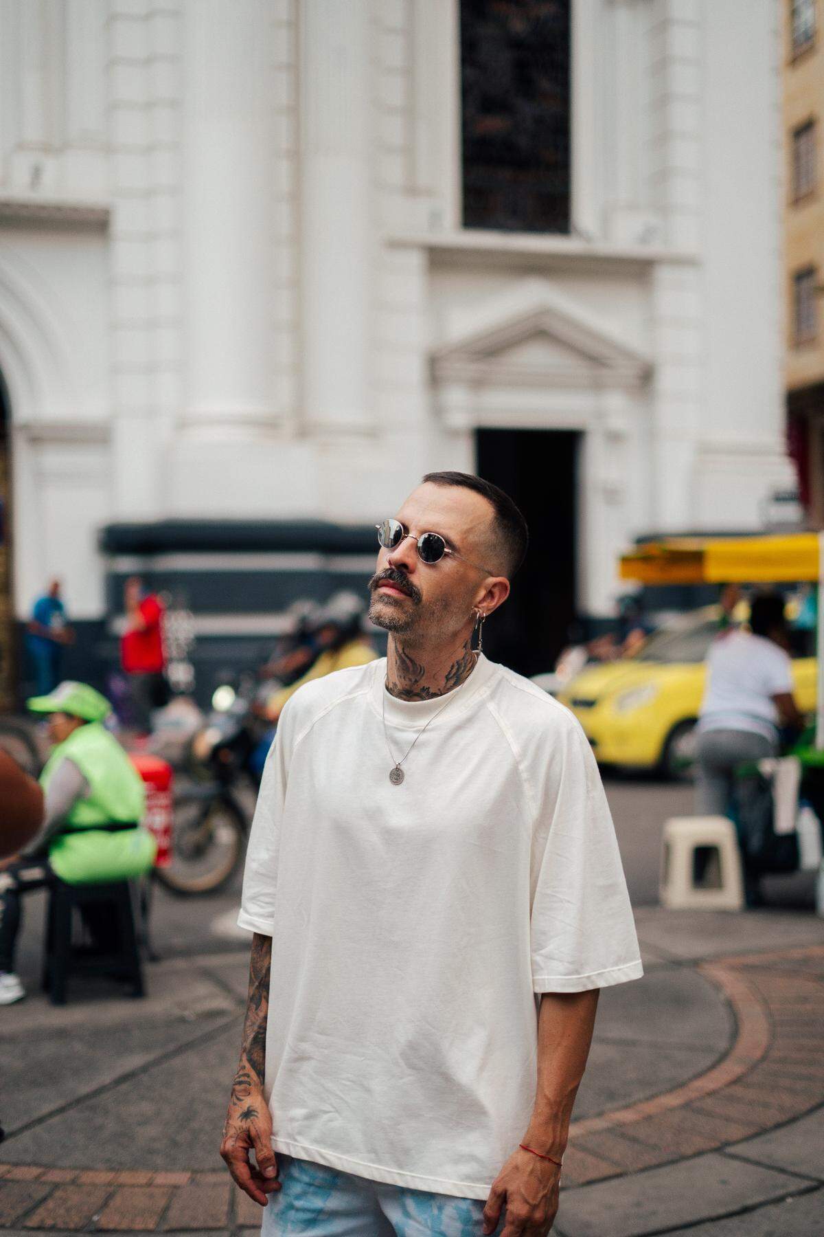 Mike Bahía nos lleva por recorrido íntimo de sus raíces en Cali con su nuevo álbum “Calidosa”
