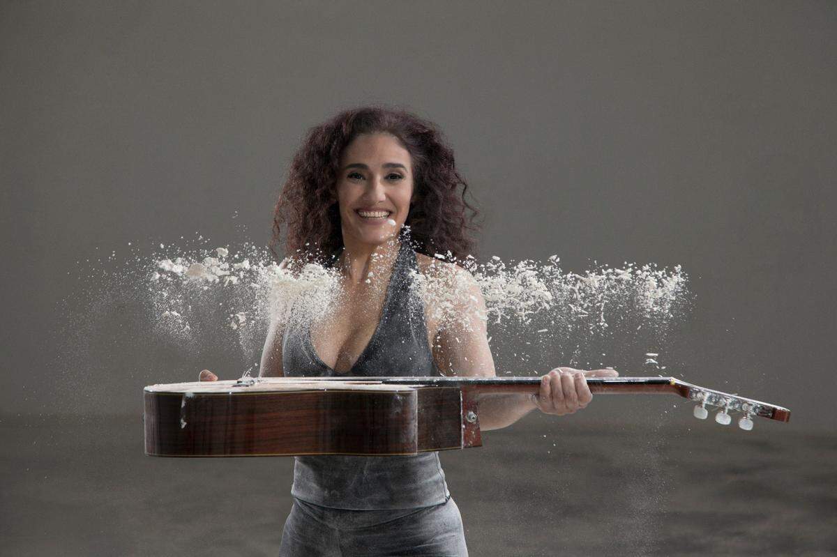 La cantante y guitarrista brasileña Badi Assad impartirá técnicas de interpretación en GuitART 2021.