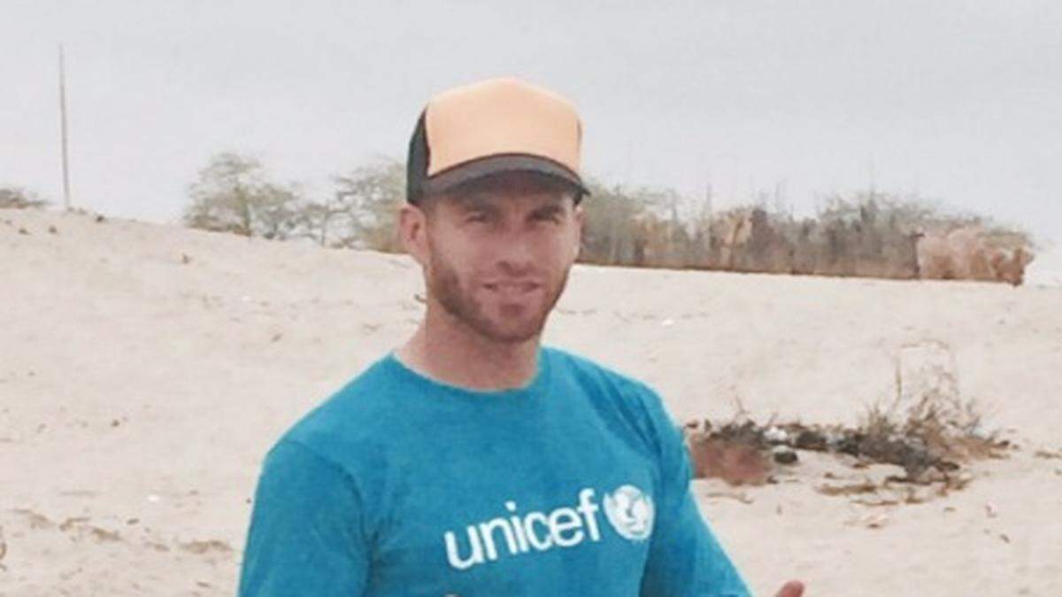 El capitán del Real Madrid, Sergio Ramos, inició este martes una visita a niños damnificados por las inundaciones ocurridas en Perú en los meses pasados como embajador del Fondo de las Naciones Unidas para la Infancia (Unicef).