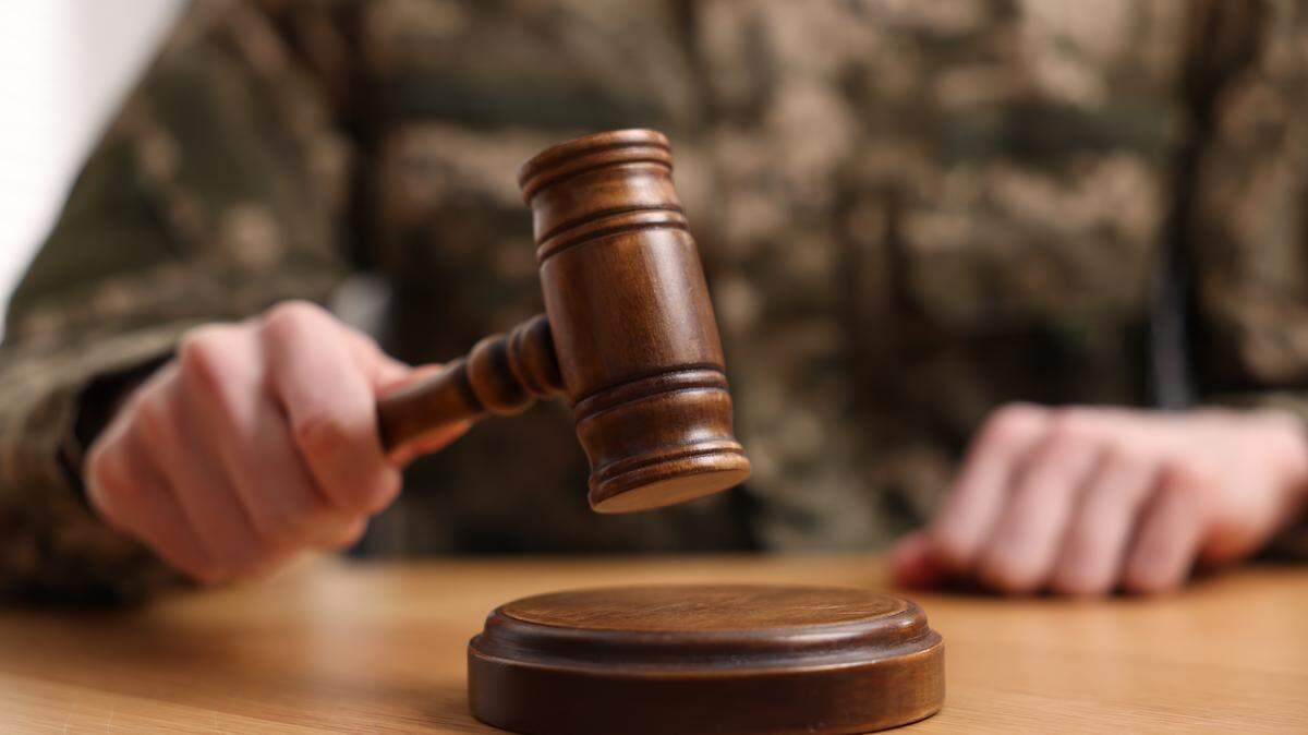 Estados Unidos destinará a abogados militares a trabajar como jueces de inmigración temporalmente para agilizar los casi cuatro millones de casos pendientes.