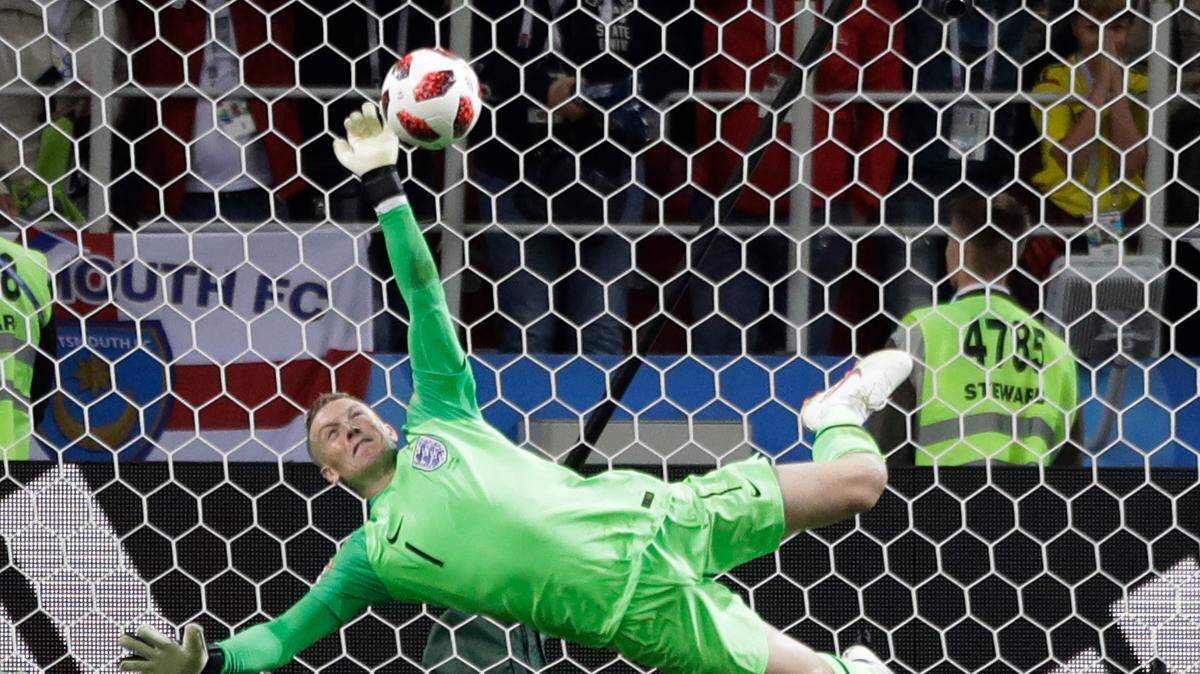 El portero de Inglaterra Jordan Pickford para un penalti ante Colombia, el 3 de julio de 2018 en Moscú, Rusia.