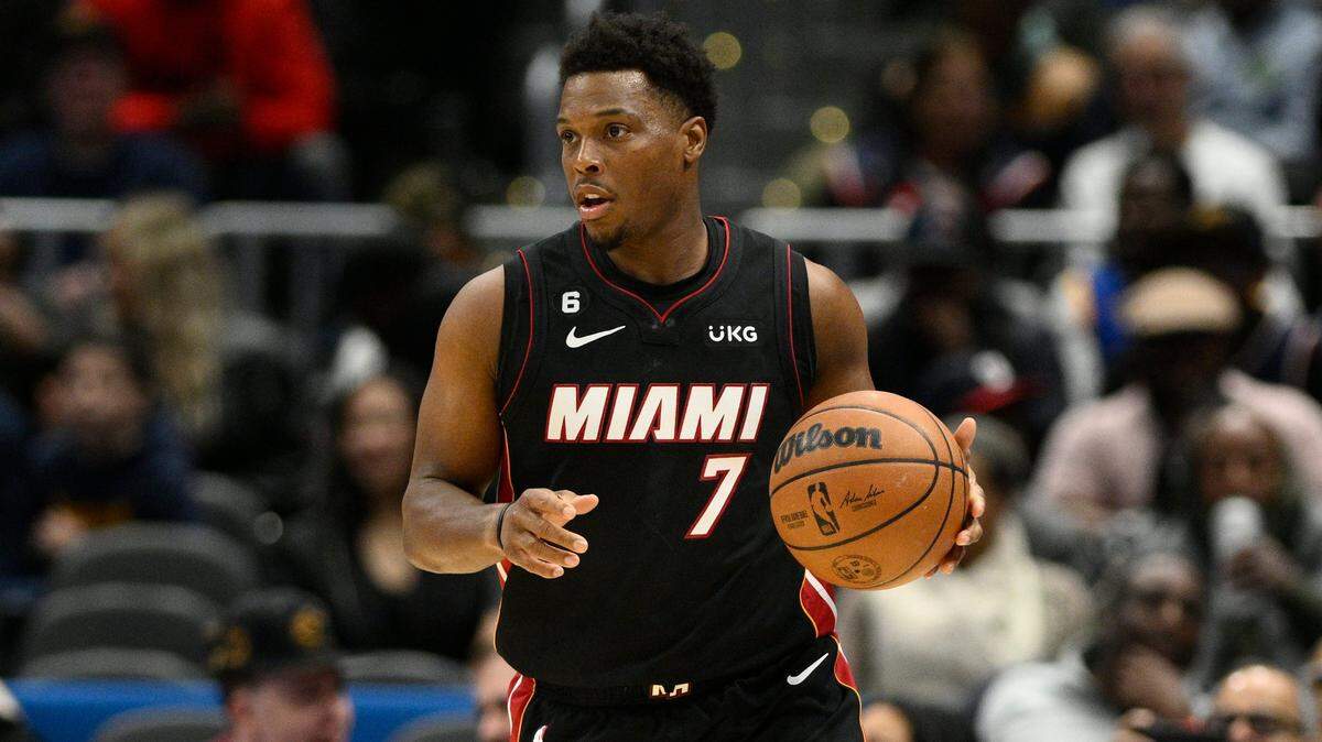 El armador de los Miami Heat, Kyle Lowry (7), en acción durante la primera mitad de un partido de la NBA contra los Washington Wizards, el viernes 18 de noviembre de 2022 en Washington.