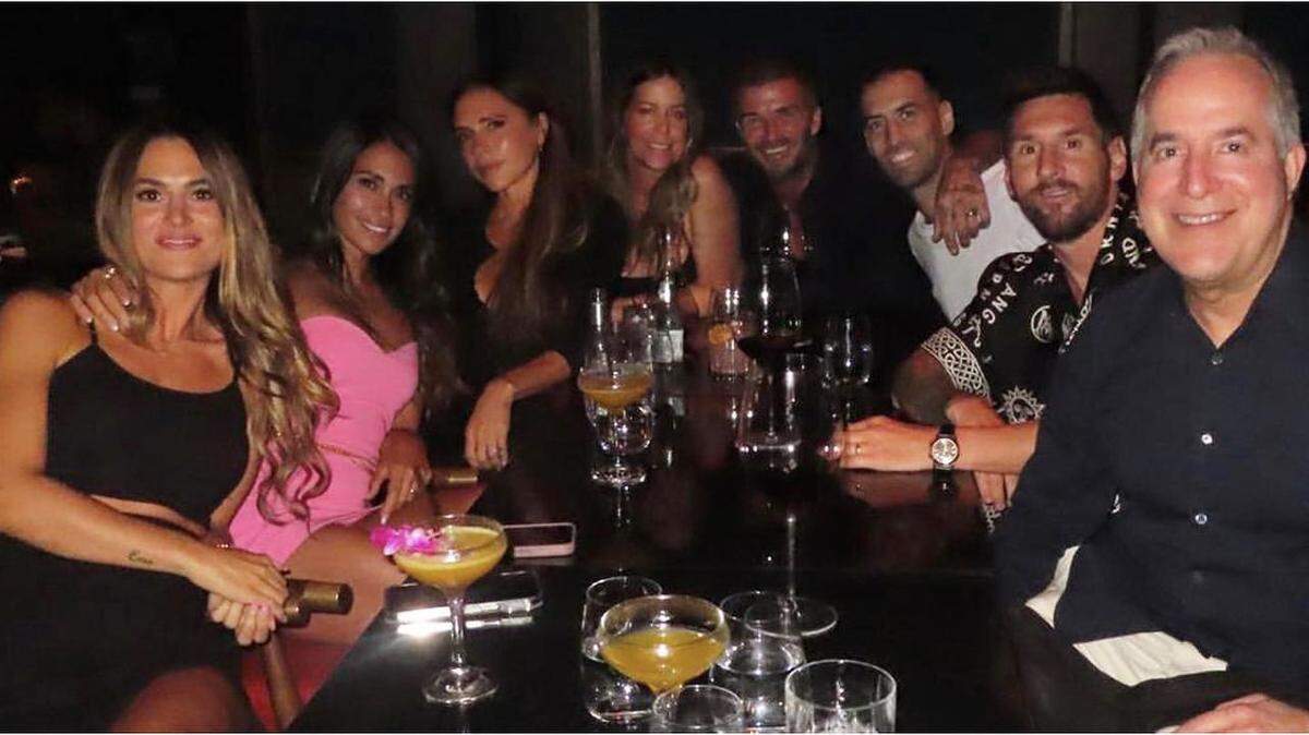 Jorge Mas, Leo Messi, Sergio Busquets y David Beckham en la cena en el Gekko Miami junto a sus esposas este 27 de julio en Miami.