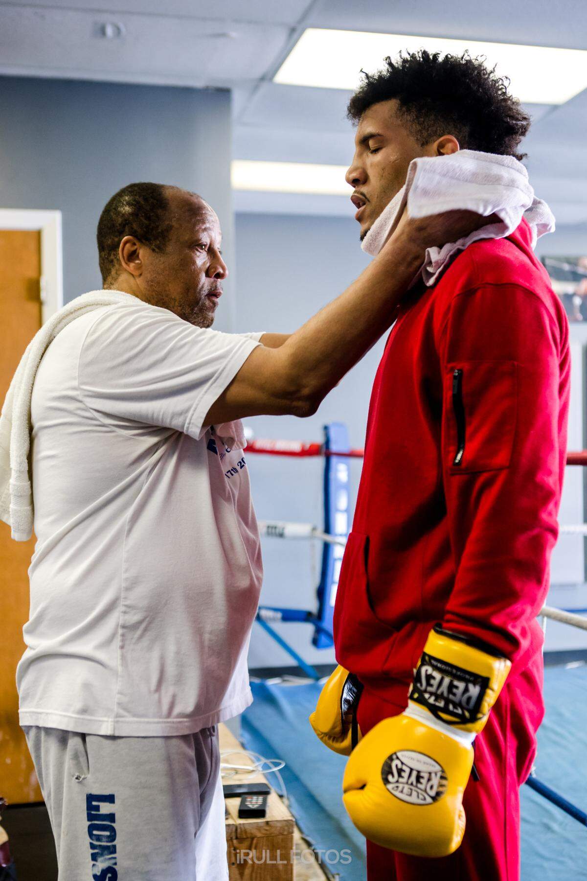DAVID MORRELL JR durante un entrenamiento con su maestro Ronnie Shields.
