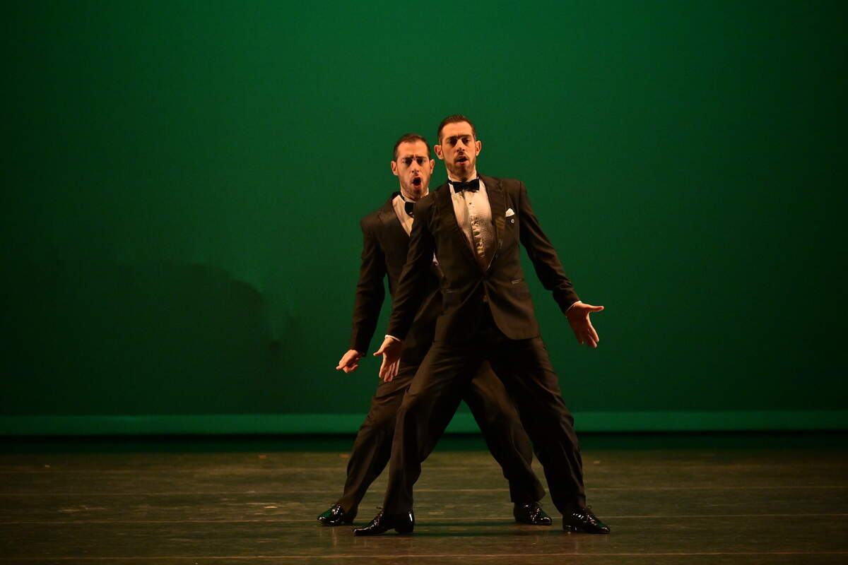 Los bailarines/coreógrafos Germán Filipeli y Nicolás Filipeli, de Tango Out, en “Milonga”.