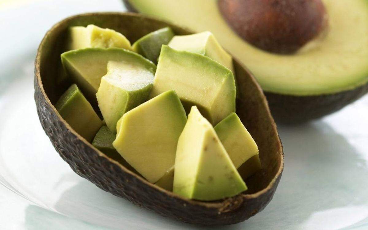 El aguacate se ha convertido en un alimento muy popular entre las personas que buscan un estilo de vida saludable.