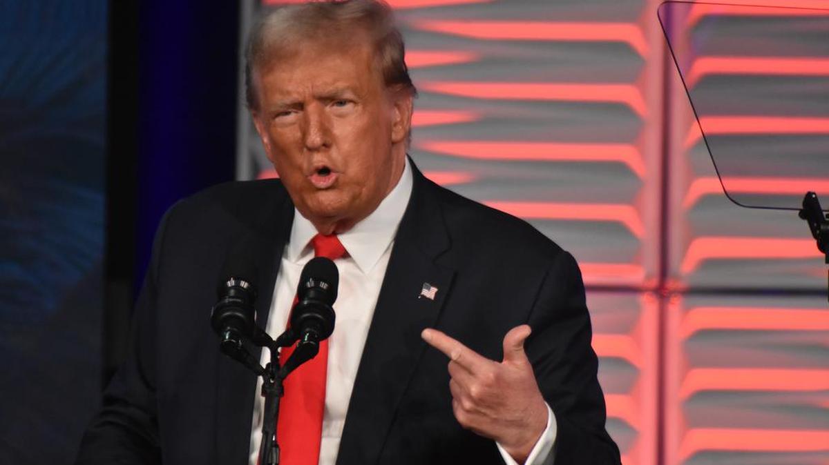 El ex presidente de los Estados Unidos, Donald J. Trump, pronuncia un discurso en la Cumbre de la Libertad del Partido Republicano de Florida en Kissimmee, en esta foto de archivo.