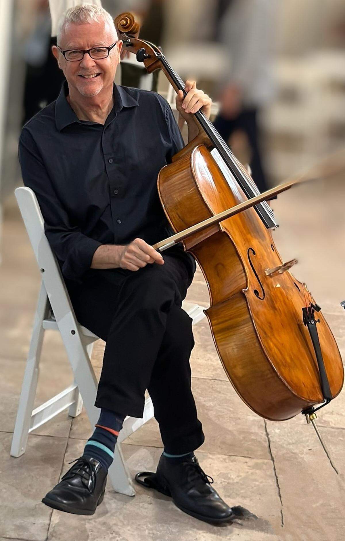 Michael Andrews, chelista, fundador y director ejecutivo artístico de South Beach Chamber Ensemble (SBCE), en el Miami Beach Botanical Garden. 