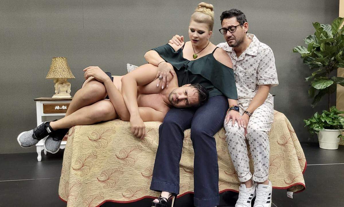 Una escena de ‘El chico de al lado’ con (desde la izquierda) Ironel Moraga, Mayle Cuadra y Mandy Mora.