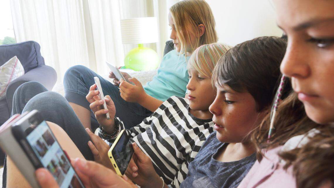 Oppenheimer: Videitos vs. libros: la batalla por nuestra mente | Opinión