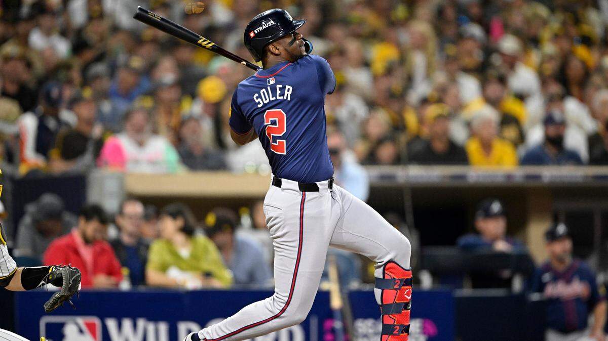 La segunda estancia de Jorge Soler con los Bravos de Atlanta duró muy poco. A solo horas de haber concluido la Serie Mundial, Atlanta traspasó al jardinero cubano a los Angelinos de Los Angeles por el derecho Griffin Canning.