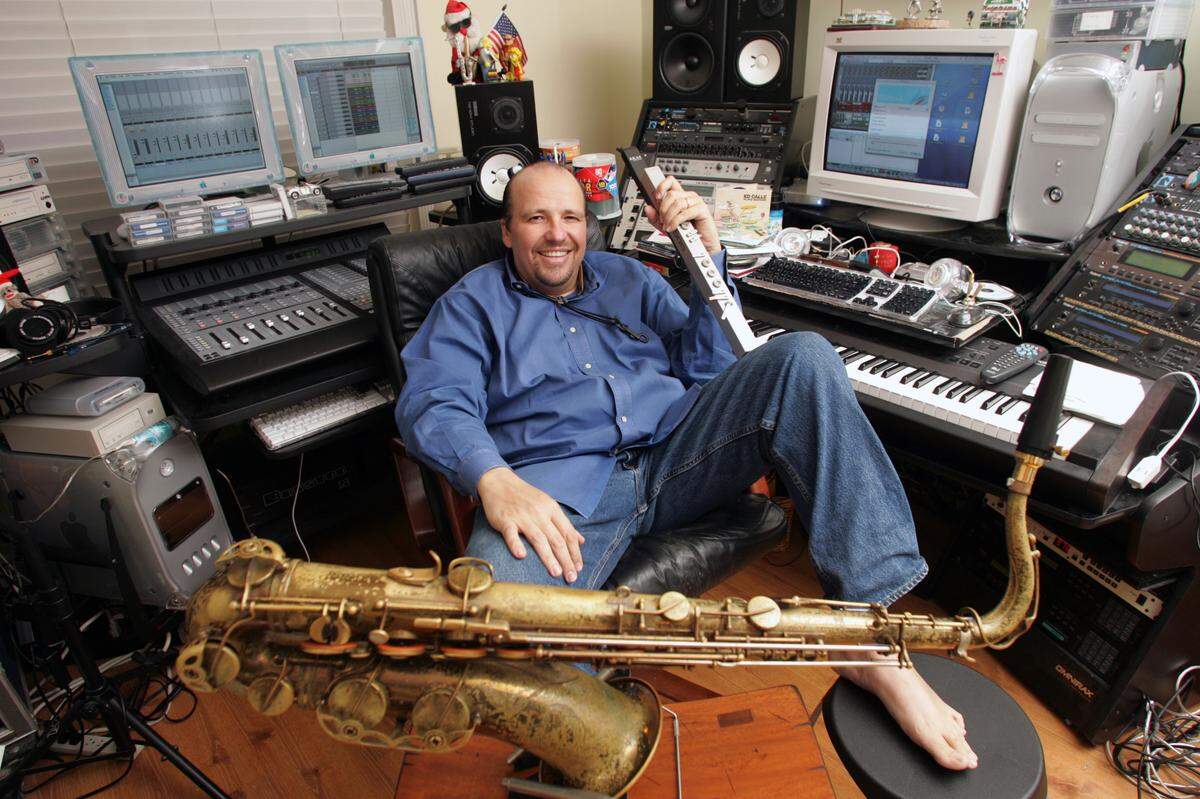 Una noche de estrenos de smooth jazz y jazz afrocubano con Ed Calle en Arts Garage. Foto del 2015.
