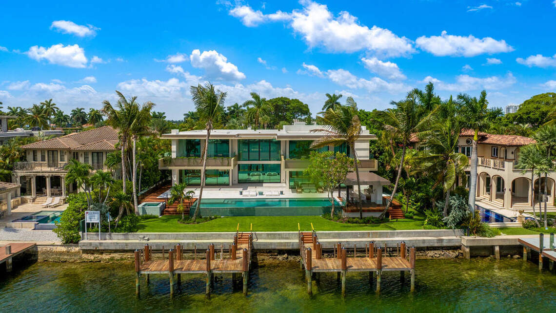 La mansión del dueño de Playboy en Miami Beach, entre las propiedades de lujo más cotizadas de Miami-Dade