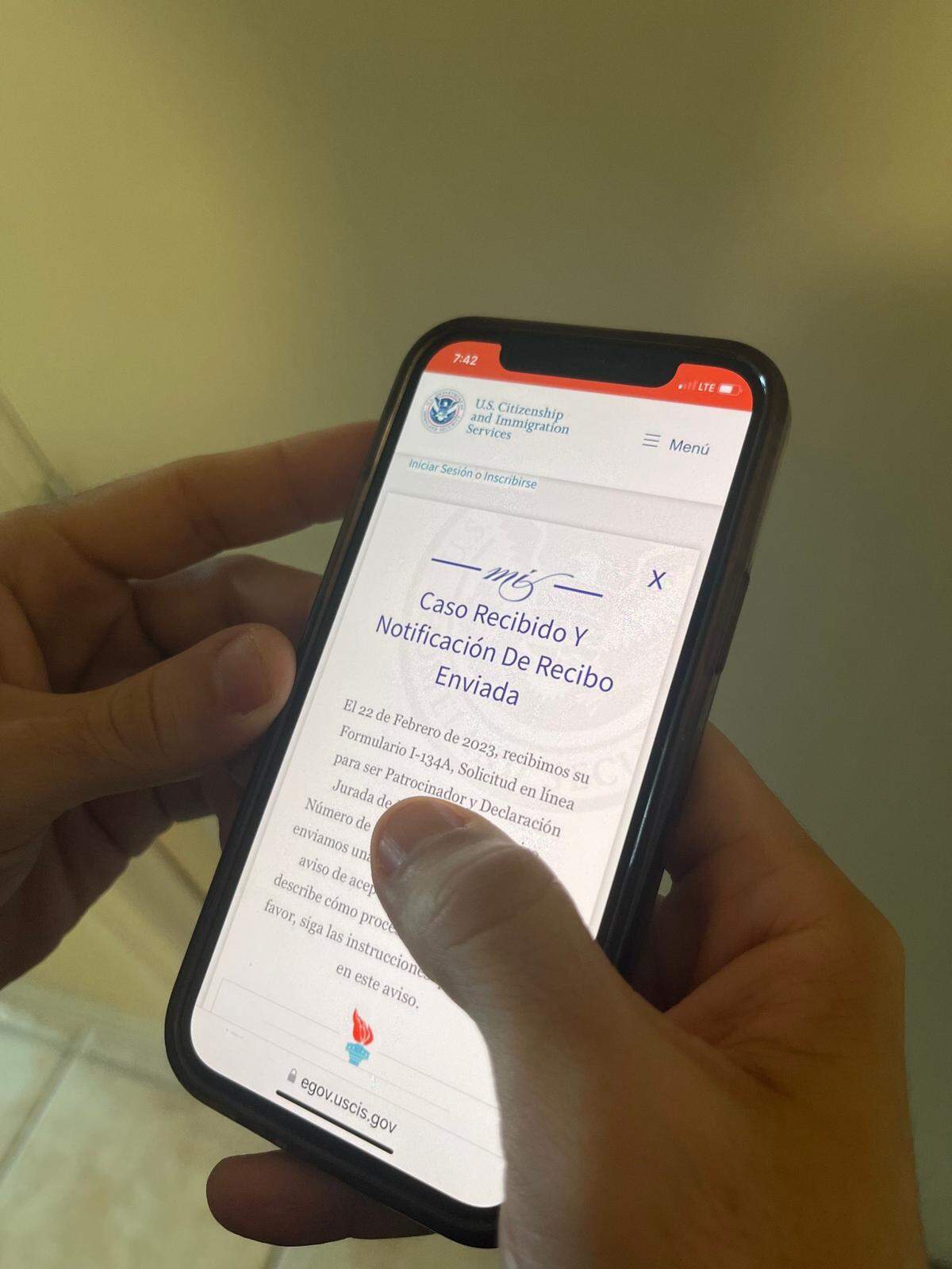 Muchos cubanos se ganan la vida llenando formularios o asesorando a los beneficiarios del parole.