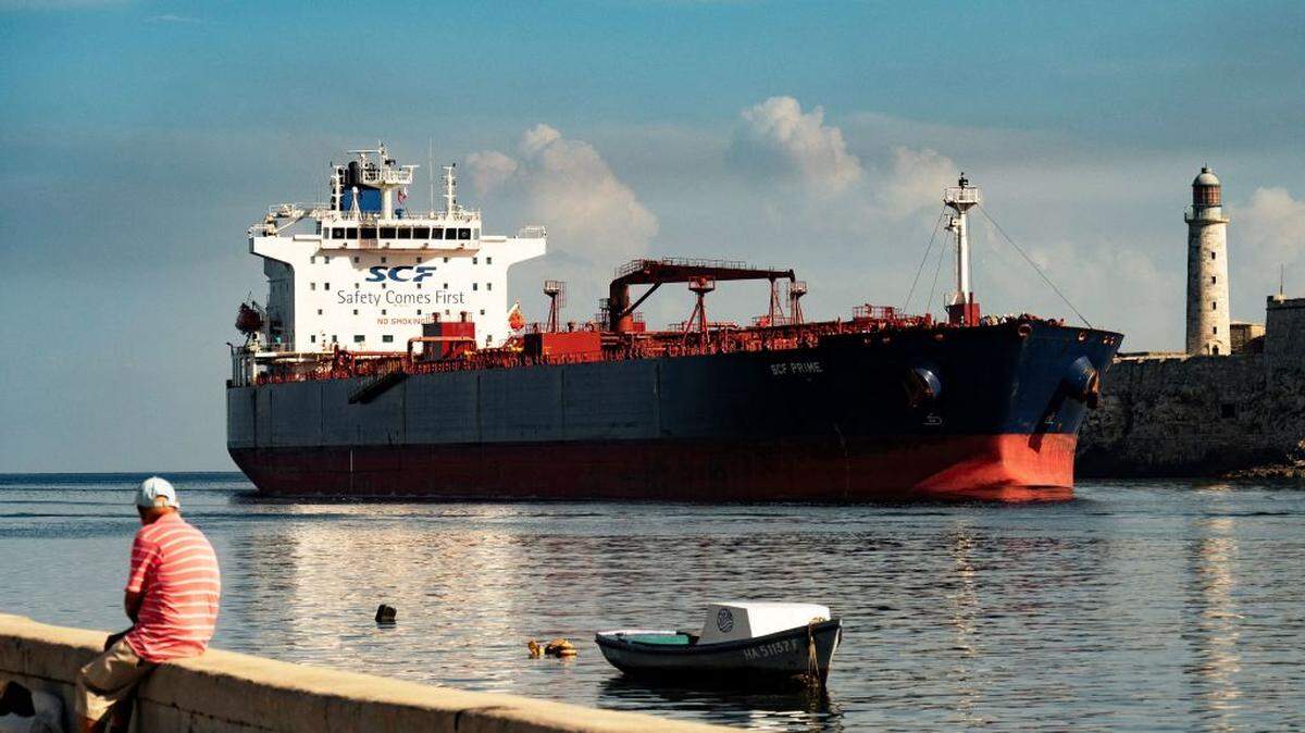 Foto de archivo. El buque petrolero de bandera liberiana SCF PRIME llega a la bahía de La Habana el 5 de julio de 2023. 