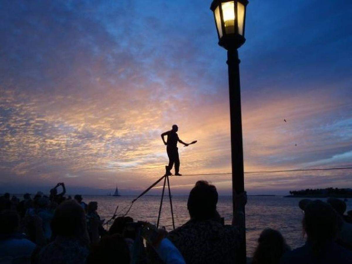 La ciudad cerrará la famosa Celebración Sunset en Mallory Square el martes 17 de marzo de 2020, durante 15 días debido a la pandemia de coronavirus.
