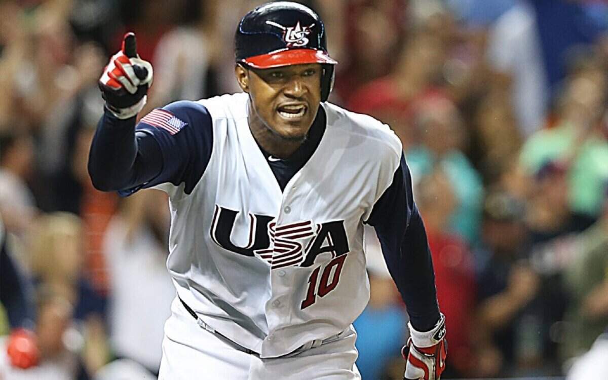 Adam Jones, de Estados Unidos, celebra el hit triunfal en el décimo inning en la derrota 3-2 a Colombia, en el Clásico Mundial, Grupo C en el Marlins Park, la noche del viernes 10 de marzo en 2017.