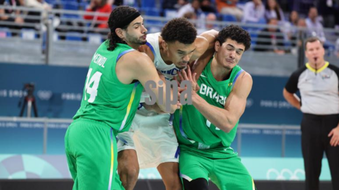 Brasil hace sudar al gigante de 20 años de los Spurs, pero cae ante Francia en debut en París