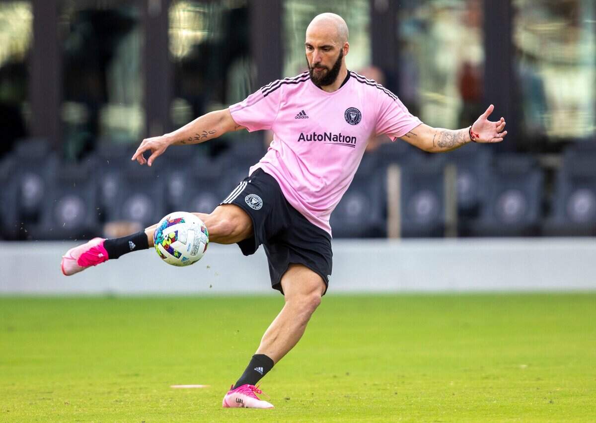 Foto de archivo. El delantero del Inter Miami, Gonzalo Higuaín, aclaró los comentarios hechos por su padre, Jorge, quien le dijo a TNT Sports en Argentina que el jugador se retirará al final de esta temporada.&nbsp;