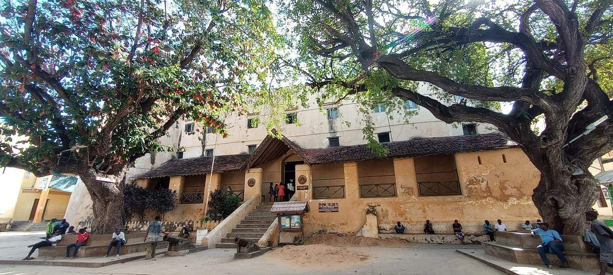 Fuerte de Lamu y sede hasta hace siglo y medio de un mercado de esclavos.