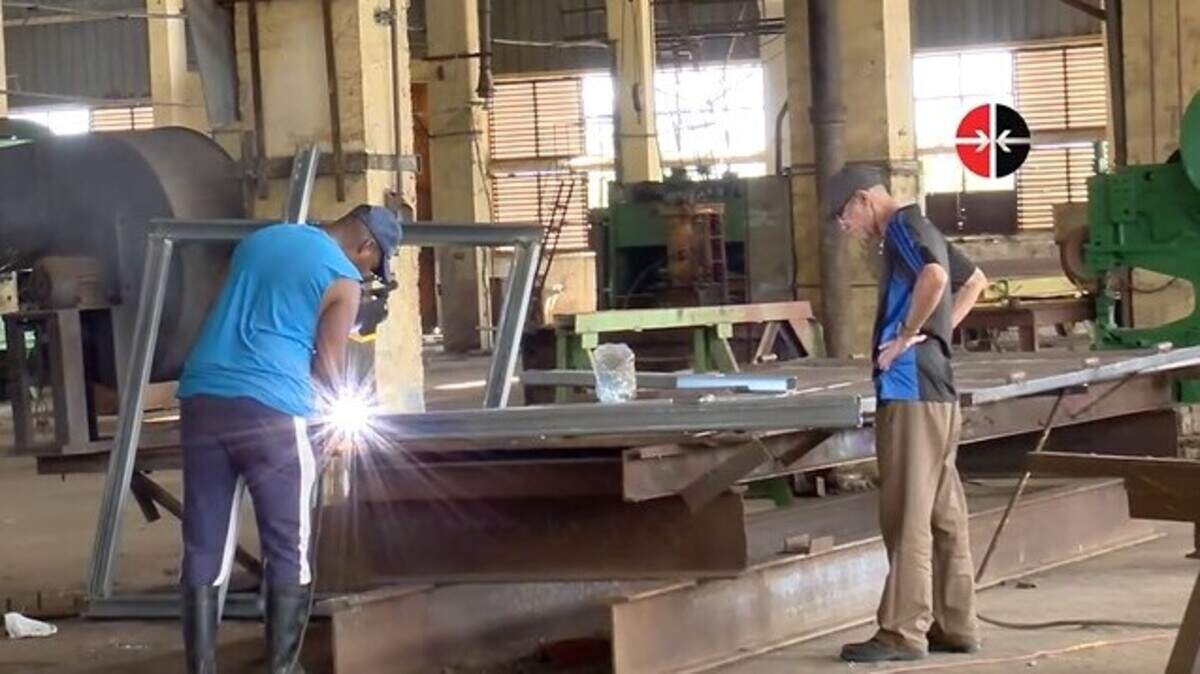 Cuba planea convertir más de 3,500 contenedores marítimos en viviendas como respuesta al déficit habitacional y la crisis económica en la isla.
