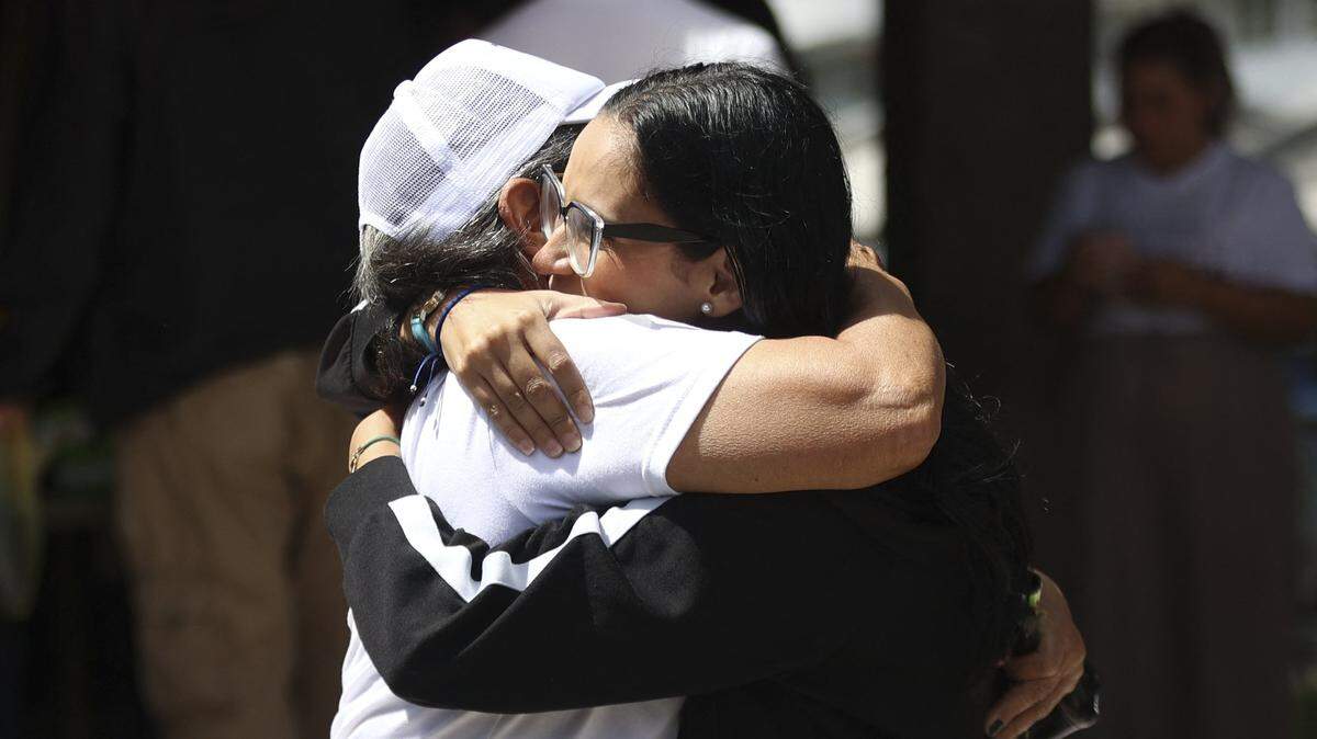 Amigos y familiares de presos políticos asisten a un acto de solidaridad en la Universidad Central de Venezuela, en Caracas, el 31 de enero de 2026.