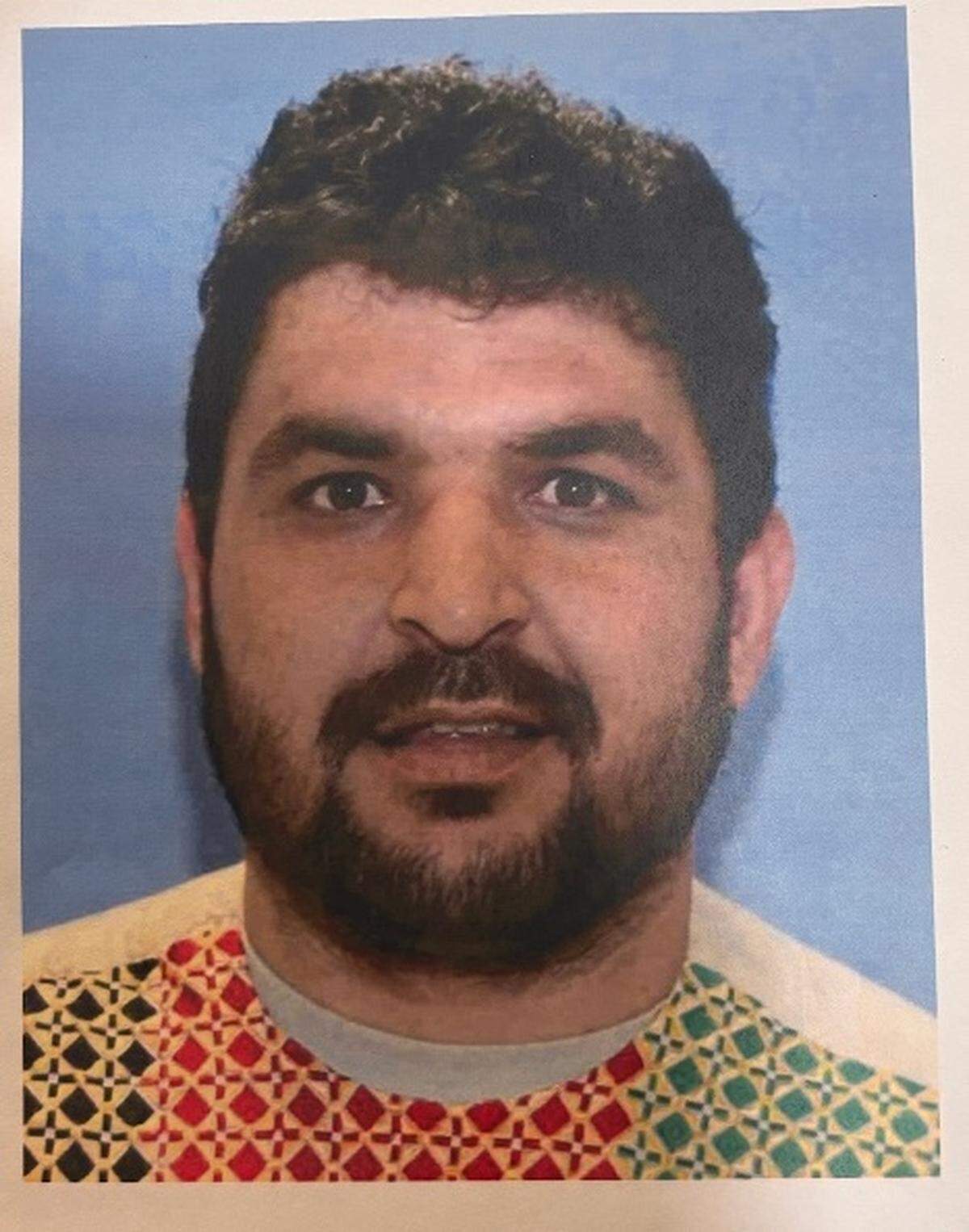 El sospechoso bajo custodia fue identificado como Rahmanullah Lakanwal, un ciudadano afgano de 29 años.
