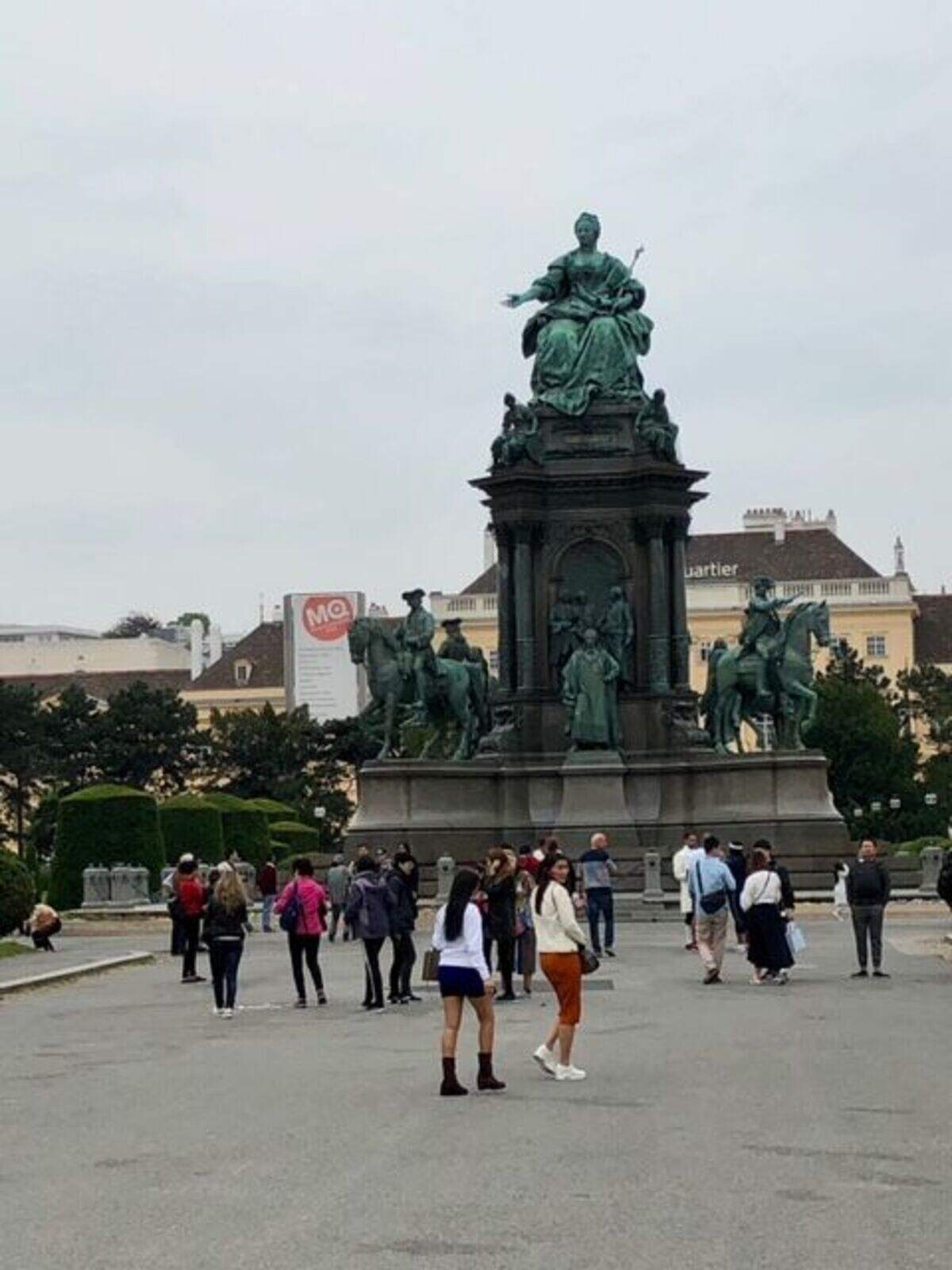 Estatua de la emperatriz Maria Teresa, la mujer mas poderosa de los Habsburgos.