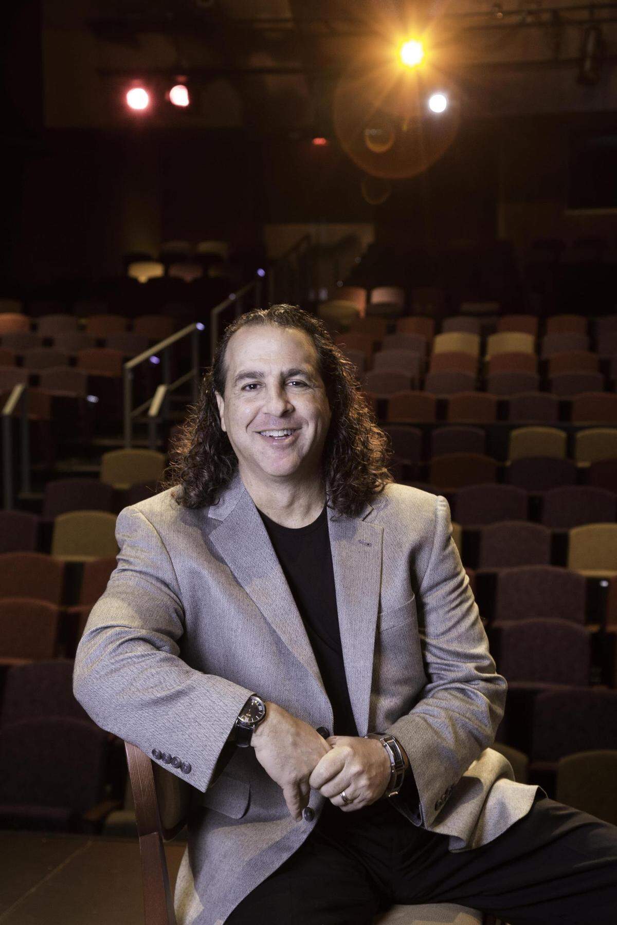 “Hasta cierto punto, la danza moderna y el ballet contemporáneo se encuentran en un punto de inflexión”, afirma Eric Fliss, Director Gerente del Dennis C. Moss Cultural Arts Center.
