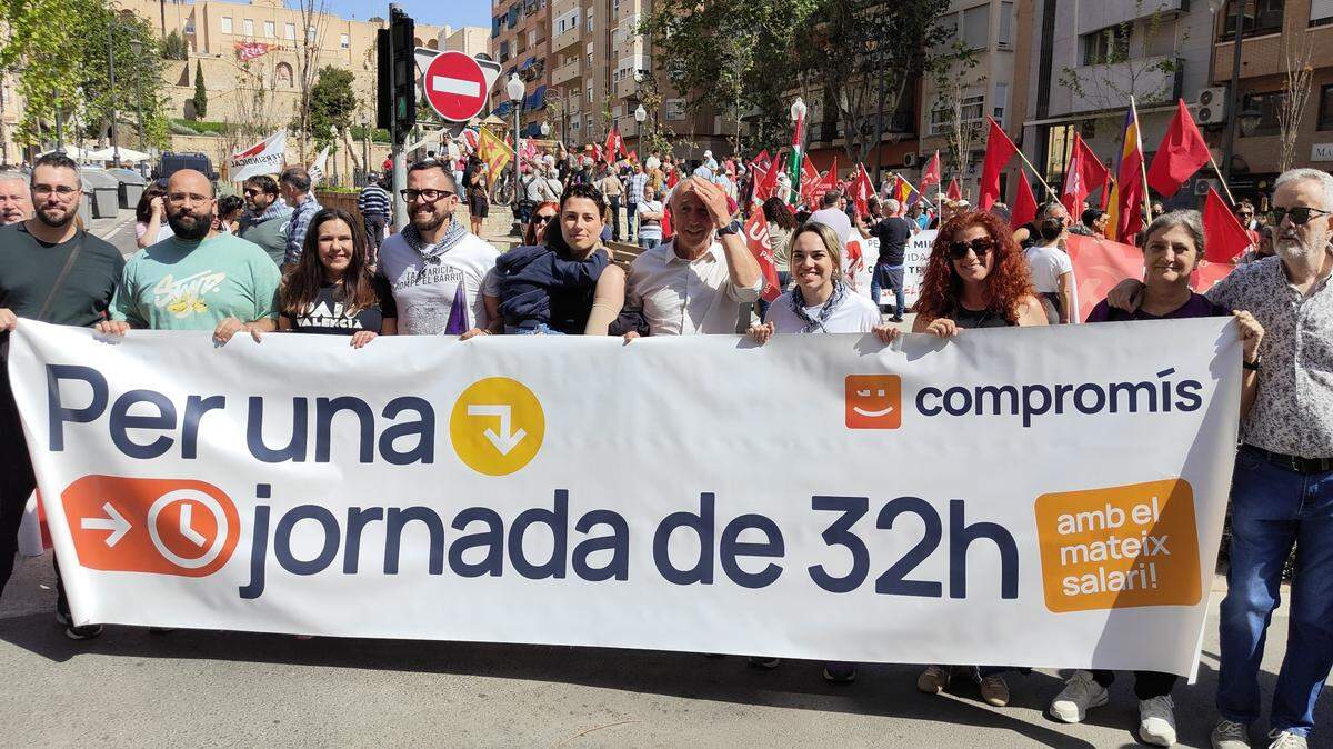 Miembros de Compromís en el 1 de Mayo en Alicante

REMITIDA / HANDOUT por COMPROMÍS
Fotografía remitida a medios de comunicación exclusivamente para ilustrar la noticia a la que hace referencia la imagen, y citando la procedencia de la imagen en la firma
01/5/2025
