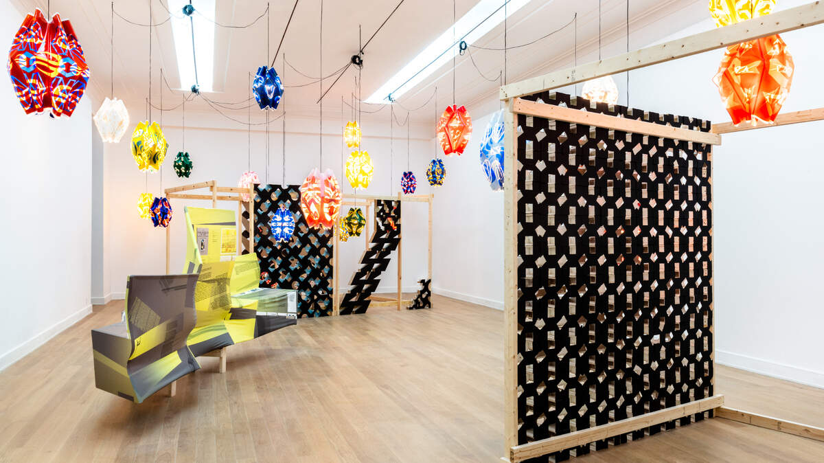 Exhibición “Hialeah Eléctrica – Metavector”, de los artistas cubanos Rafael Domenech y Ernesto Oroza en The Bass. Por primera vez estos artistas exponen conjuntamente en un museo una instalación arquitectónica y escultórica al mismo tiempo.