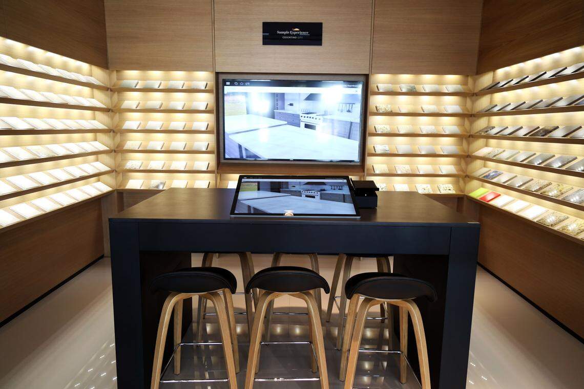 Habitación de muestras en Cosentino City Center, en la que la tecnología ditigal permite ver cómo luce el material elegido en la decoración de un baño, cocina u otra parte de la casa.