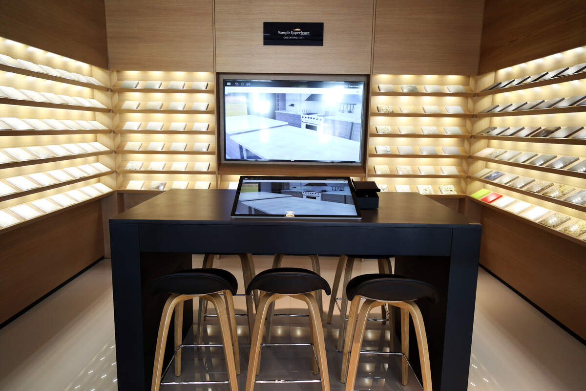Habitación de muestras en Cosentino City Center, en la que la tecnología ditigal permite ver cómo luce el material elegido en la decoración de un baño, cocina u otra parte de la casa.