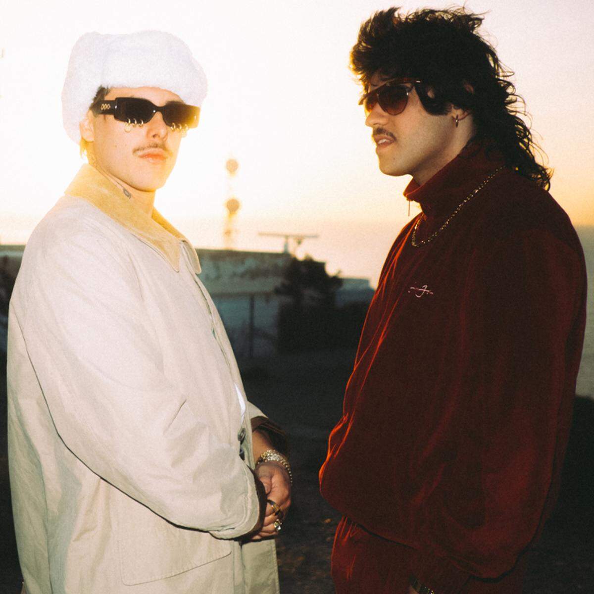 Al Miami Beach Bandshell llegan el Indio (Manuel Hidalgo Sierra) y El Nitro (Luis Abril Martín) hcon una mezcla de sus raíces flamencas andaluzas con funk, pop y música electrónica.