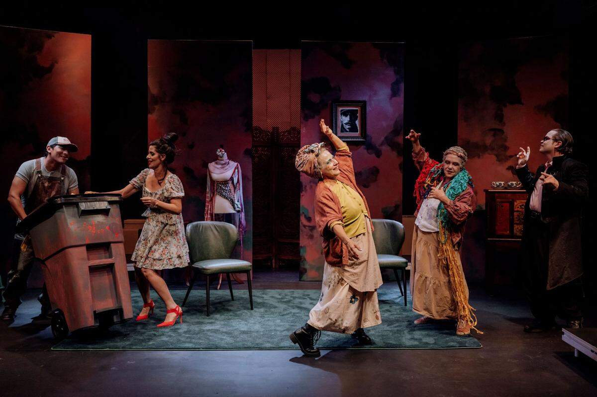 Artefactus presenta “Las señoras de la casa”.