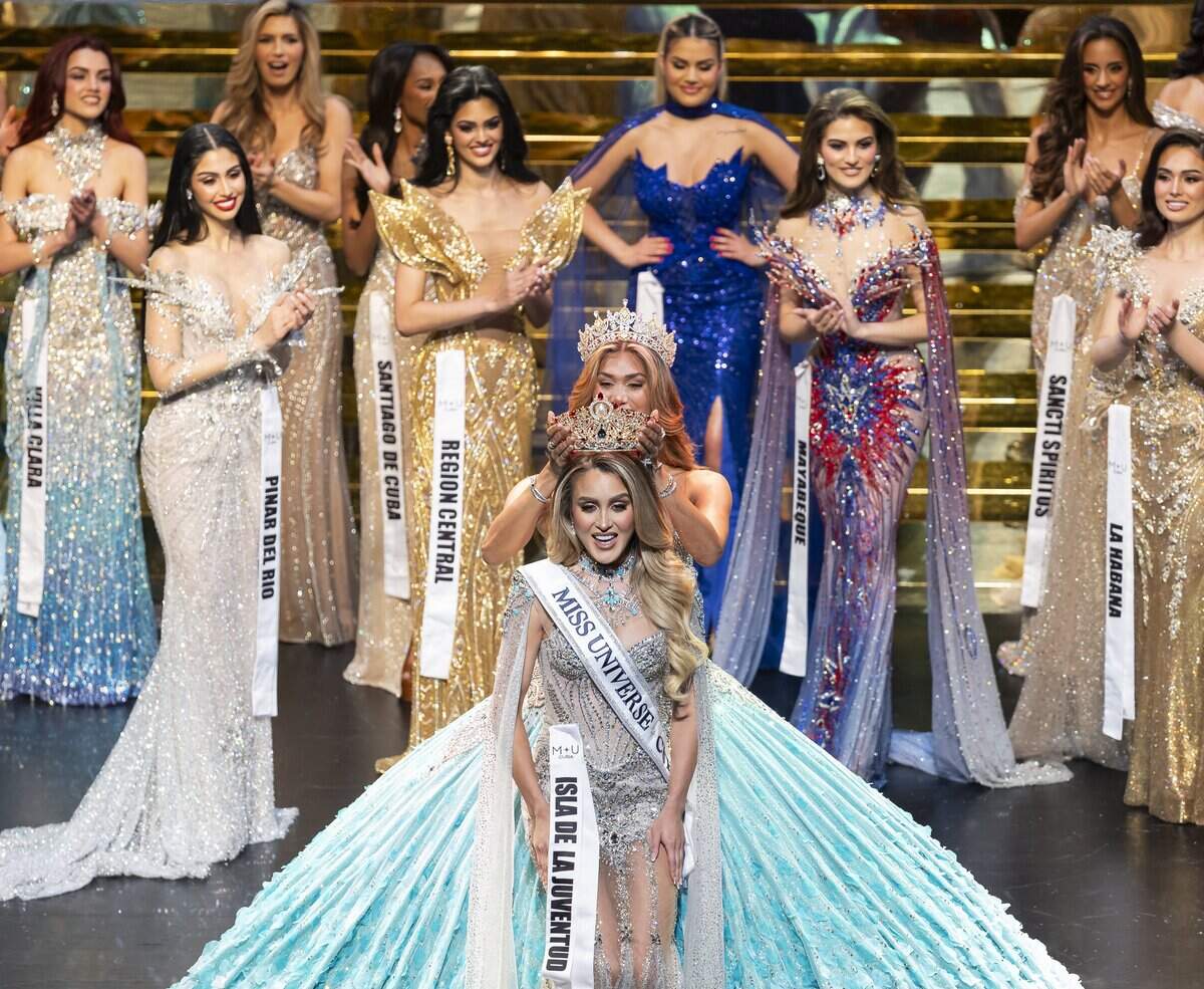 Mia Donadio, representing Isla De La Juventud, is crowned by Miss Universe Cuba 2025 Lina Luaces after winning the beauty pageant at the Dennis C. Moss Cultural Arts Center on Thursday, Aug. 20, 2026, in Cutler Bay, Fla.