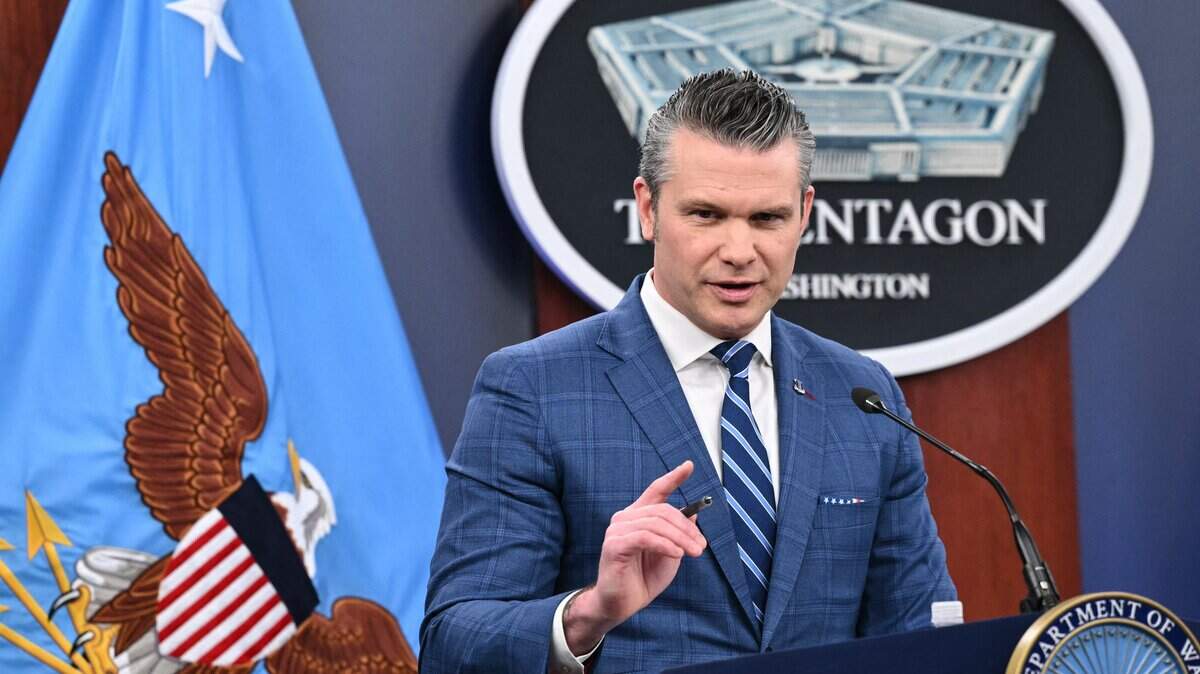 El secretario de Defensa de Estados Unidos, Pete Hegseth, habla durante una rueda de prensa en el Pentágono en Washington, DC, el 8 de abril de 2026.