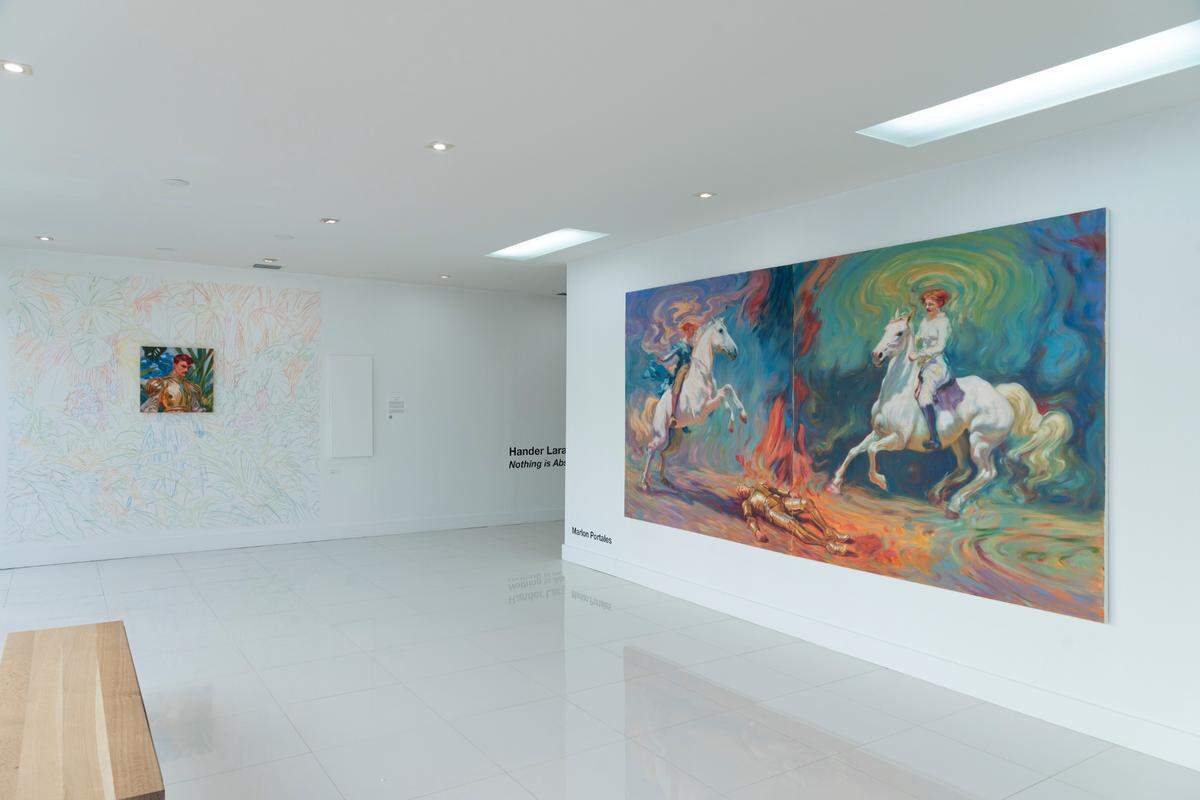 Obras de Marlon Portale en sala.