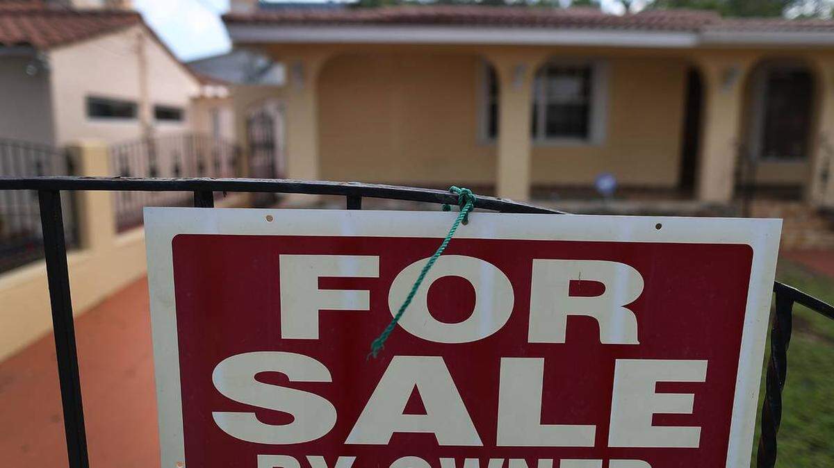 Según un nuevo informe de la Asociación de Realtors de Miami, la gente se va a vecindarios como Westview, Miami Gardens y Hialeah para echar mano a las pocas casas y apartamentos que quedan en el rango de $200,000 y $350,000. Pero la oaferta de propiedades a estos precios está bajando.